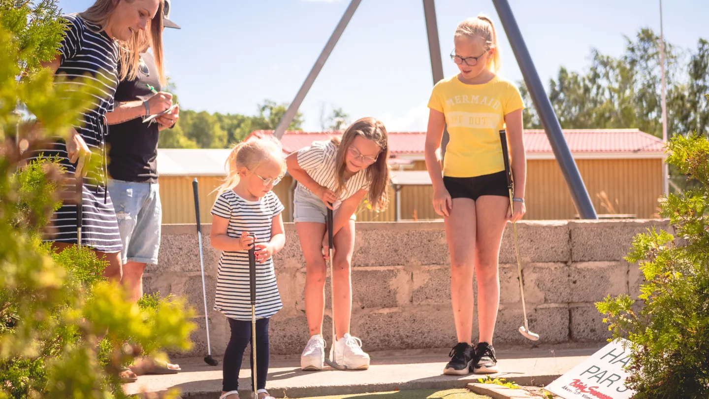 Äventyrsgolf på Björkbackens område