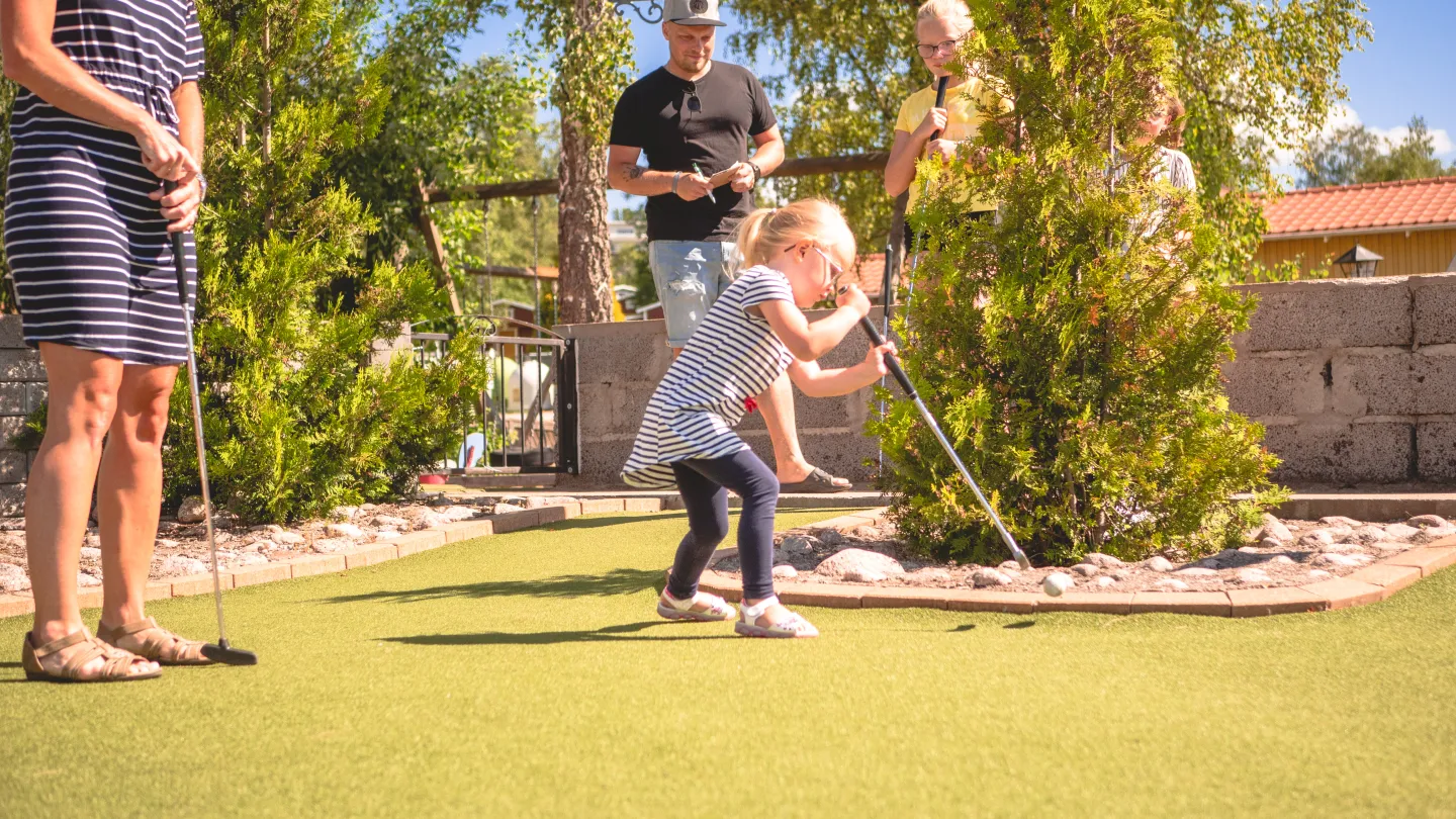 Äventyrsgolf på Björkbackens område