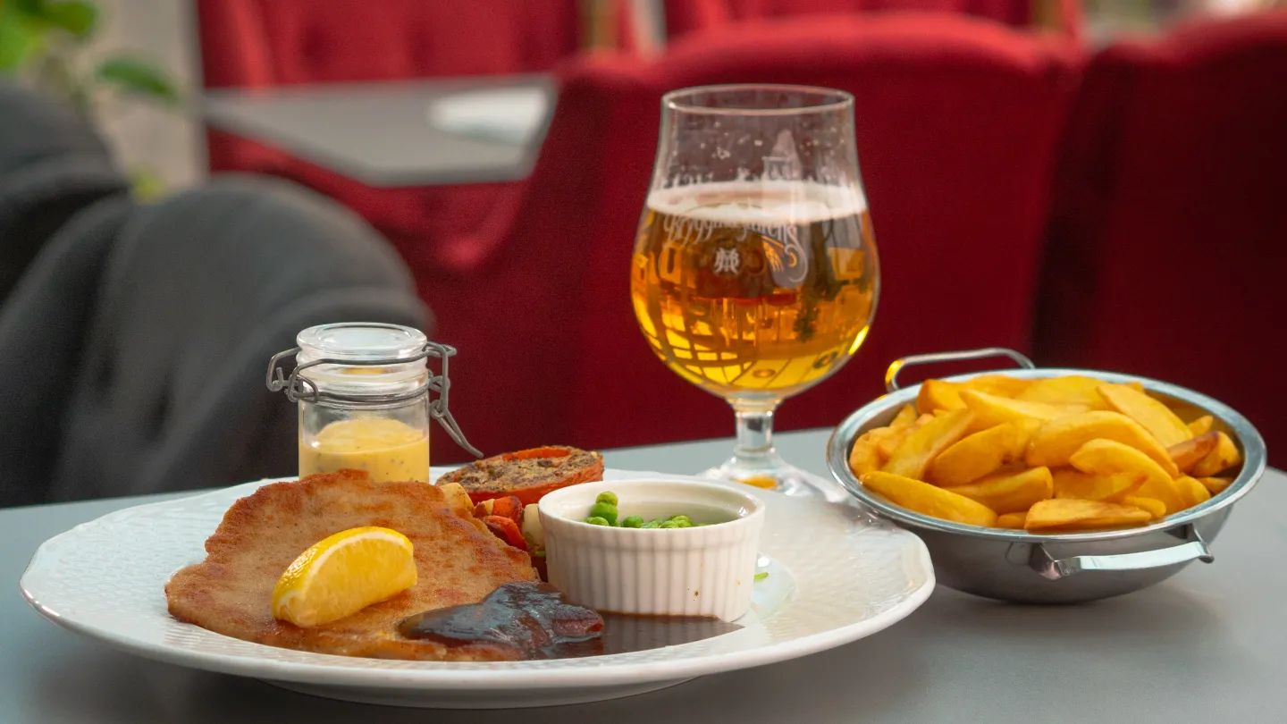 Schnitzel på Karaktärshotellet